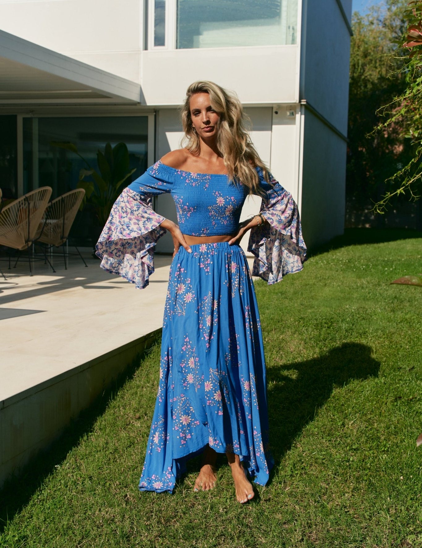 Blaues Off - Shoulder - Top mit Trompetenärmeln - Blossom Hair & Fashion