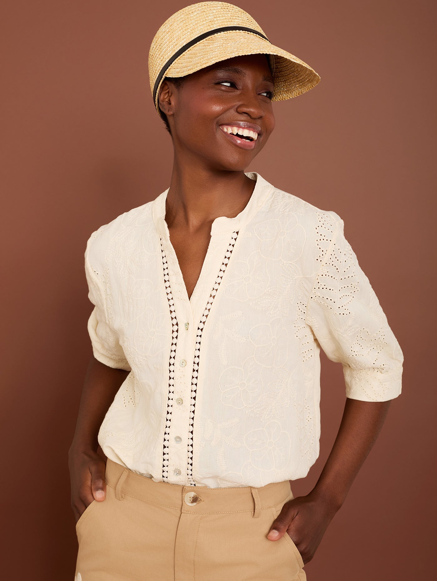 Blusa Bordada de manga corta - Blossom Hair &amp; Fashion