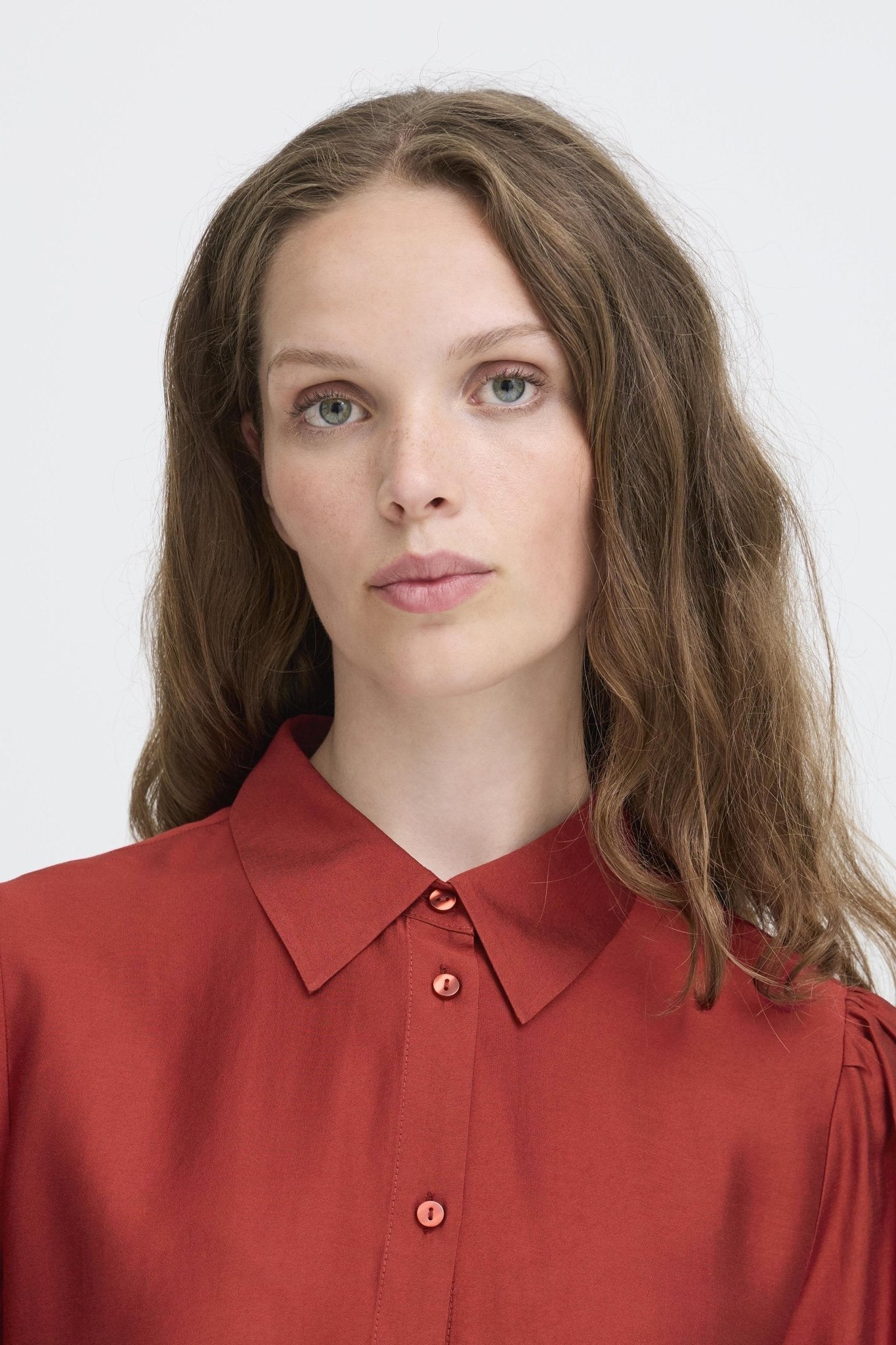 Bluse langarm in Schwarz oder Rot mit Kragen - Blossom Hair & Fashion