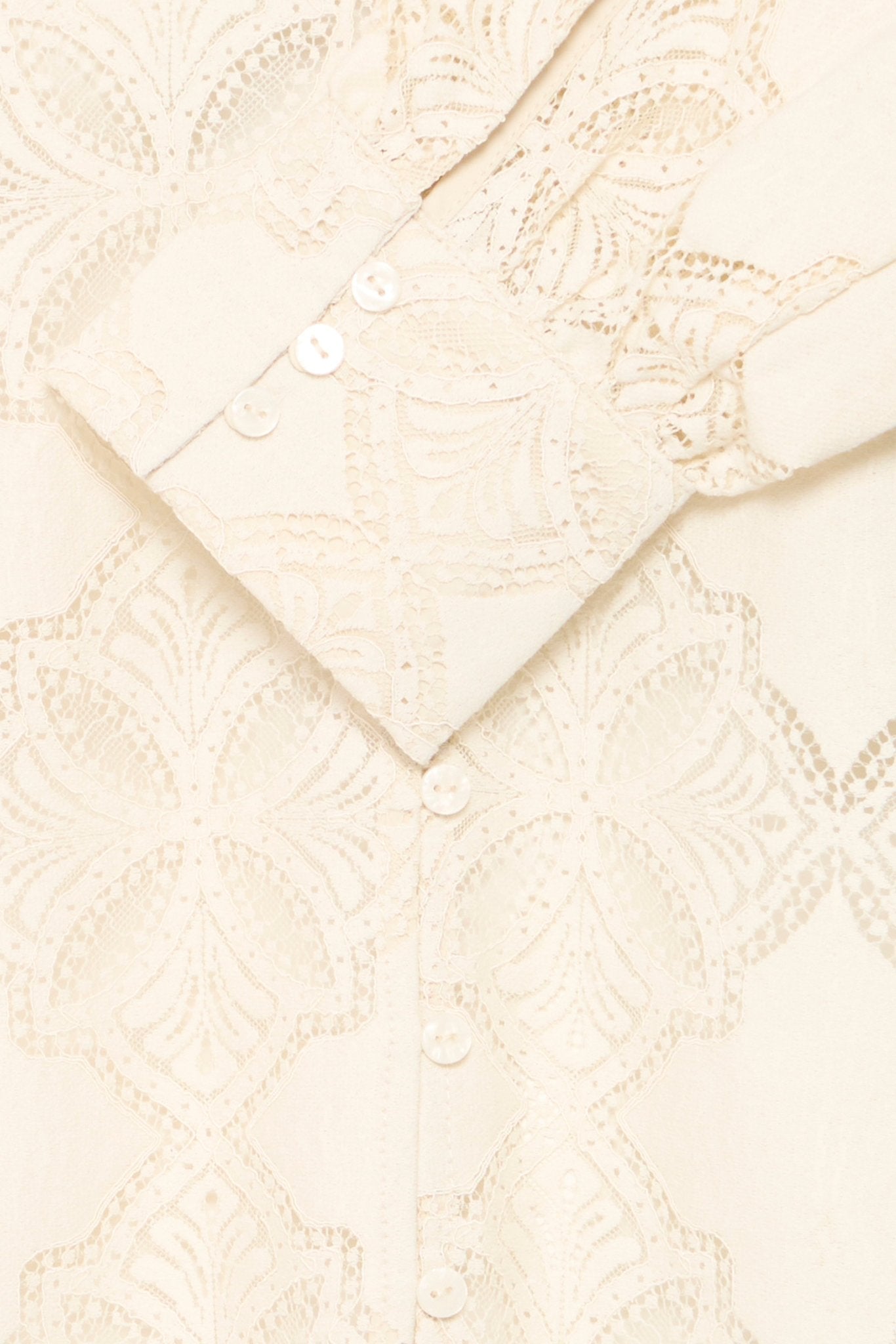 Bluse langarm mit Spitze in Creme - Blossom Hair & Fashion