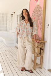 Bluse mit Blumenmuster und weitem Ausschnitt - Blossom Hair & Fashion