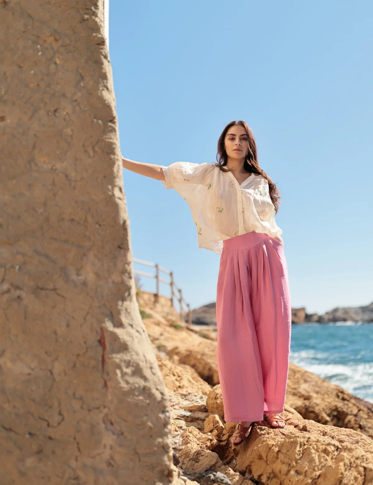 Bluse mit floraler Stickerei aus Ramie in Naturweiß - Blossom Hair & Fashion