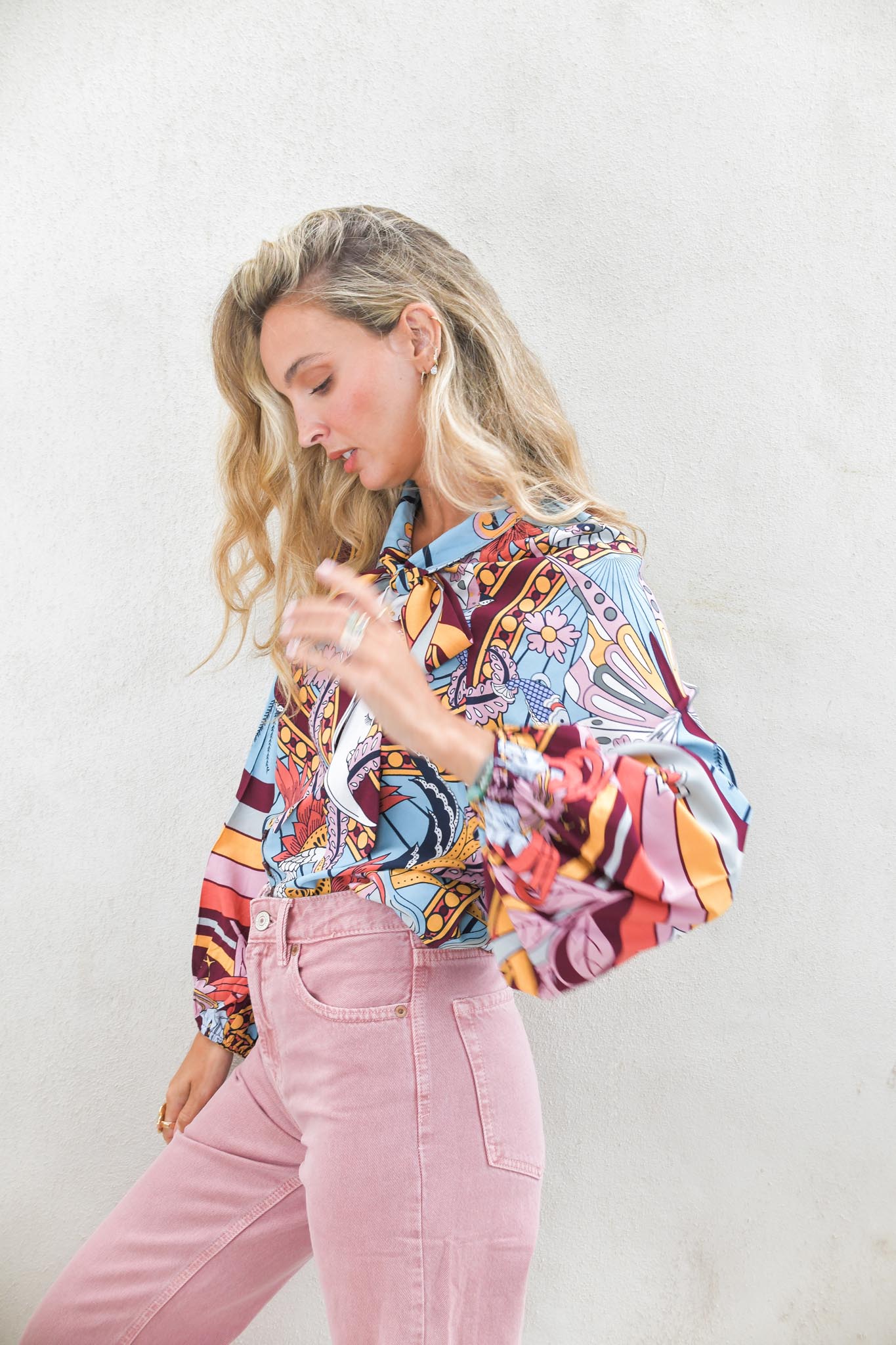 Bluse mit Muster und Bindedetail - Blossom Hair & Fashion
