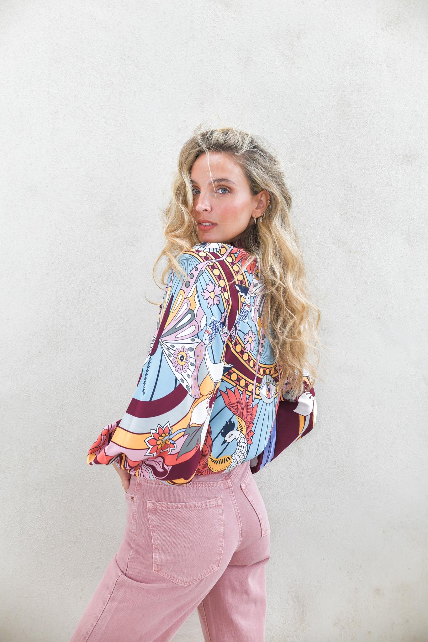 Bluse mit Muster und Bindedetail - Blossom Hair & Fashion