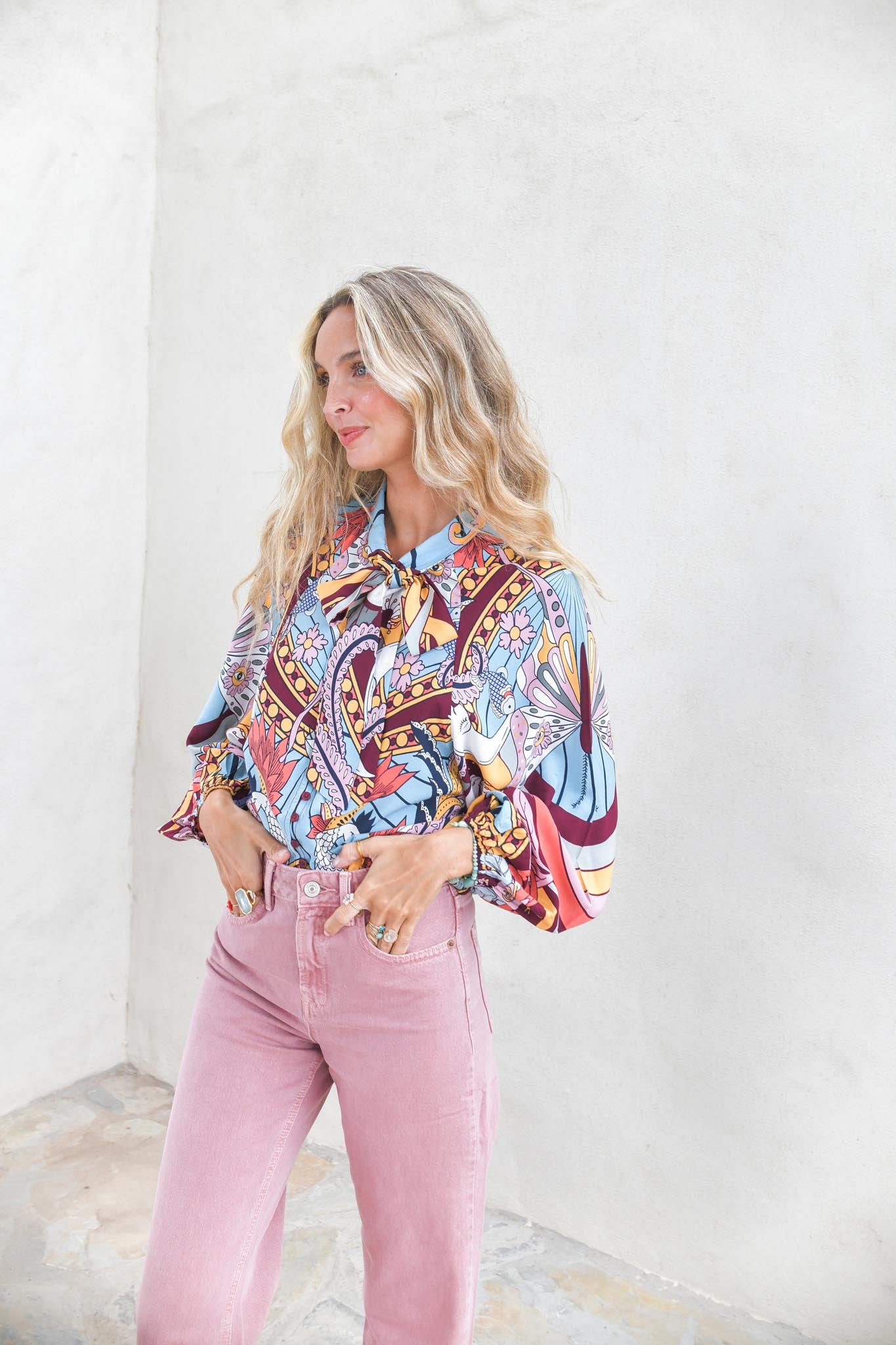 Bluse mit Muster und Bindedetail - Blossom Hair & Fashion