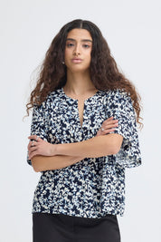 Bluse mit Muster und V - Ausschnitt in schwarz oder weiss - Blossom Hair & Fashion