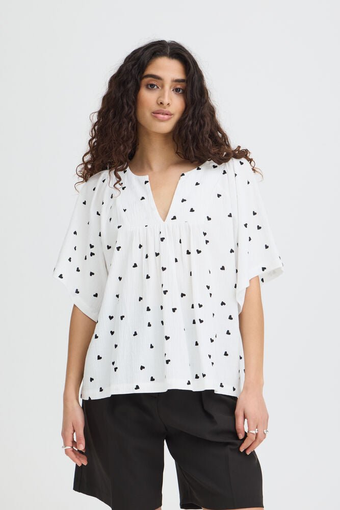 Bluse mit Muster und V - Ausschnitt in schwarz oder weiss - Blossom Hair & Fashion