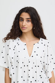 Bluse mit Muster und V - Ausschnitt in schwarz oder weiss - Blossom Hair & Fashion