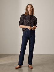 Bluse mit Puffaermeln und Stehkragen in schwarz oder rot - Blossom Hair & Fashion