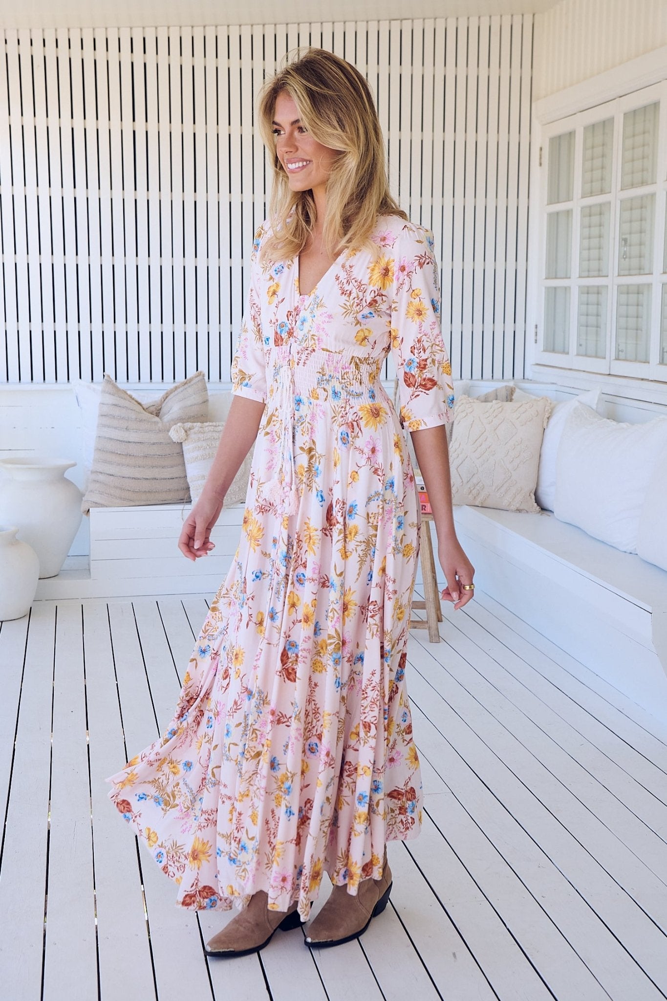 Boho Maxikleid mit Blumenprint – Romantischer Sommerlook in zarten Farben - Blossom Hair & Fashion