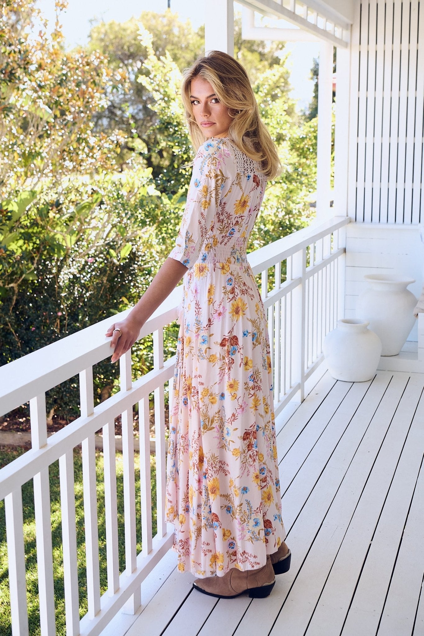Boho Maxikleid mit Blumenprint – Romantischer Sommerlook in zarten Farben - Blossom Hair & Fashion