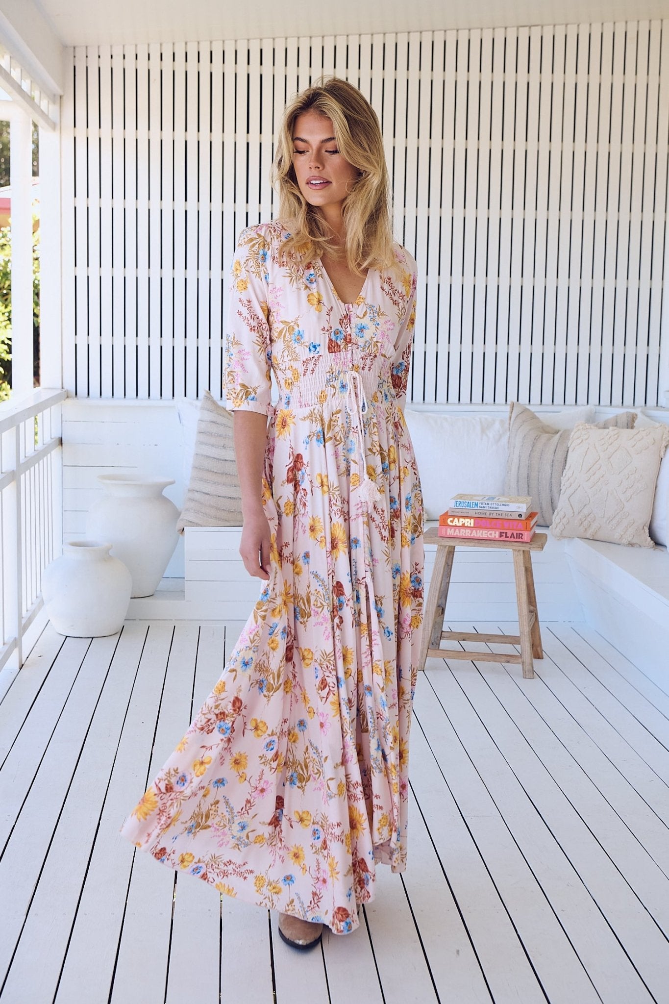Boho Maxikleid mit Blumenprint – Romantischer Sommerlook in zarten Farben - Blossom Hair & Fashion