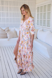 Boho Maxikleid mit Blumenprint – Romantischer Sommerlook in zarten Farben - Blossom Hair & Fashion