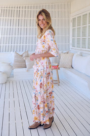 Boho Maxikleid mit Blumenprint – Romantischer Sommerlook in zarten Farben - Blossom Hair & Fashion