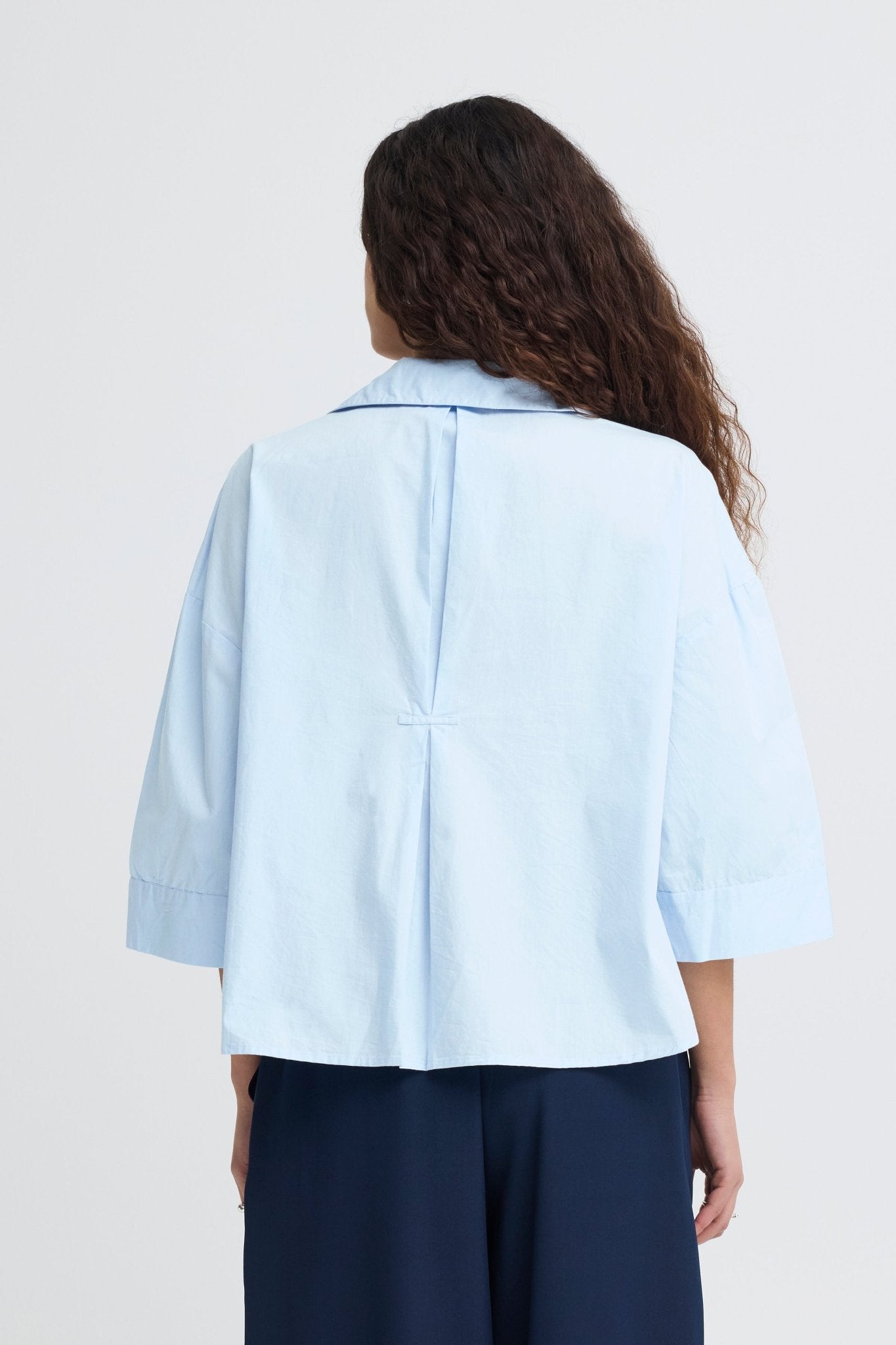 Boxy Bluse in Hellblau mit Kragen - Blossom Hair & Fashion
