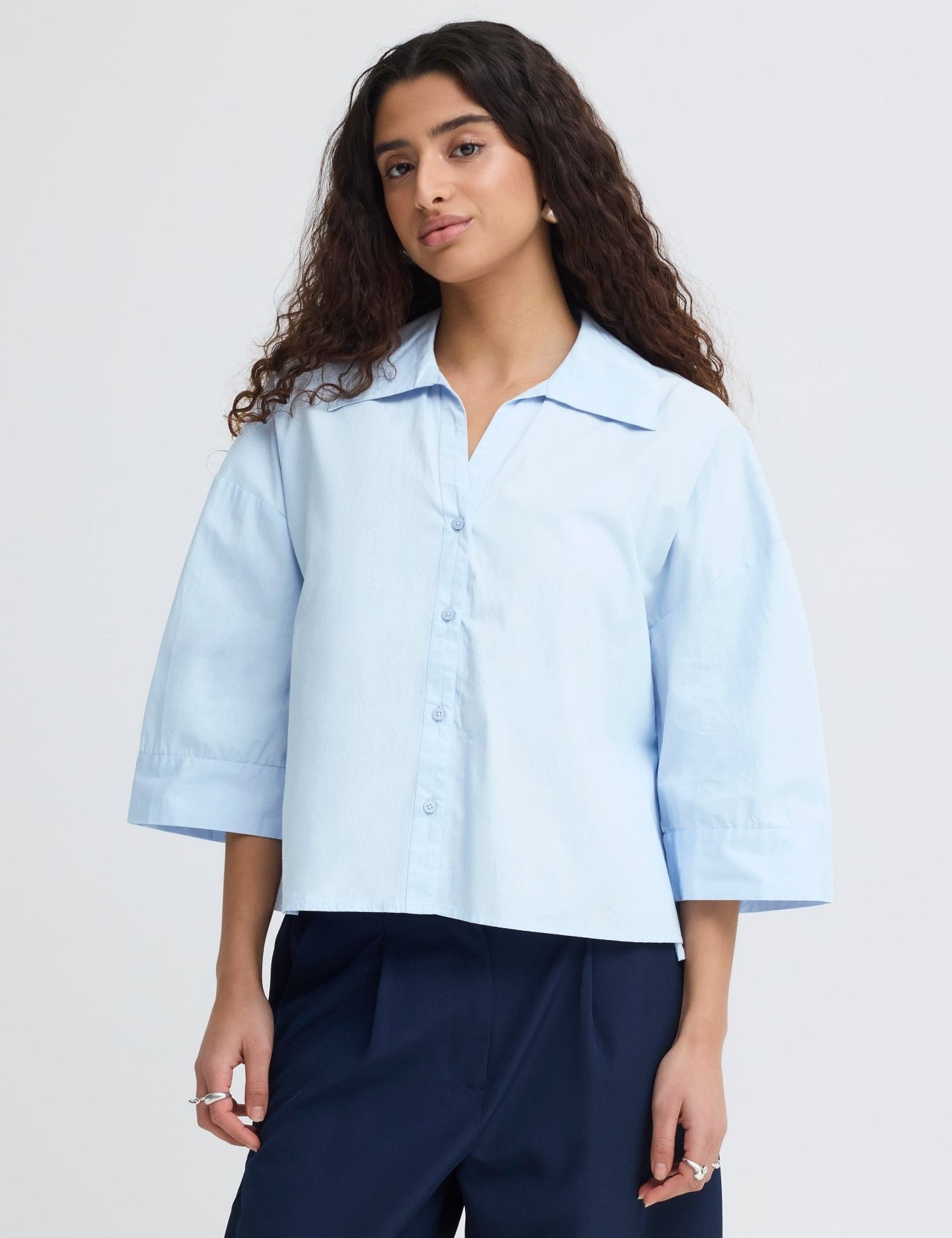 Boxy Bluse in Hellblau mit Kragen - Blossom Hair & Fashion