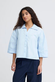Boxy Bluse in Hellblau mit Kragen - Blossom Hair & Fashion