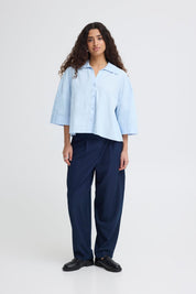 Boxy Bluse in Hellblau mit Kragen - Blossom Hair & Fashion