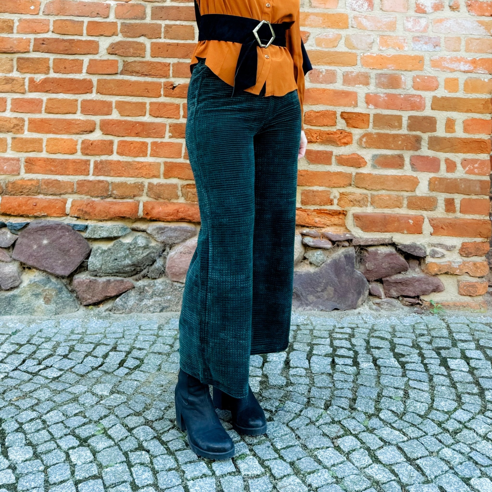 Cordhose – Bequemer Style für den Alltag - Blossom Hair & Fashion