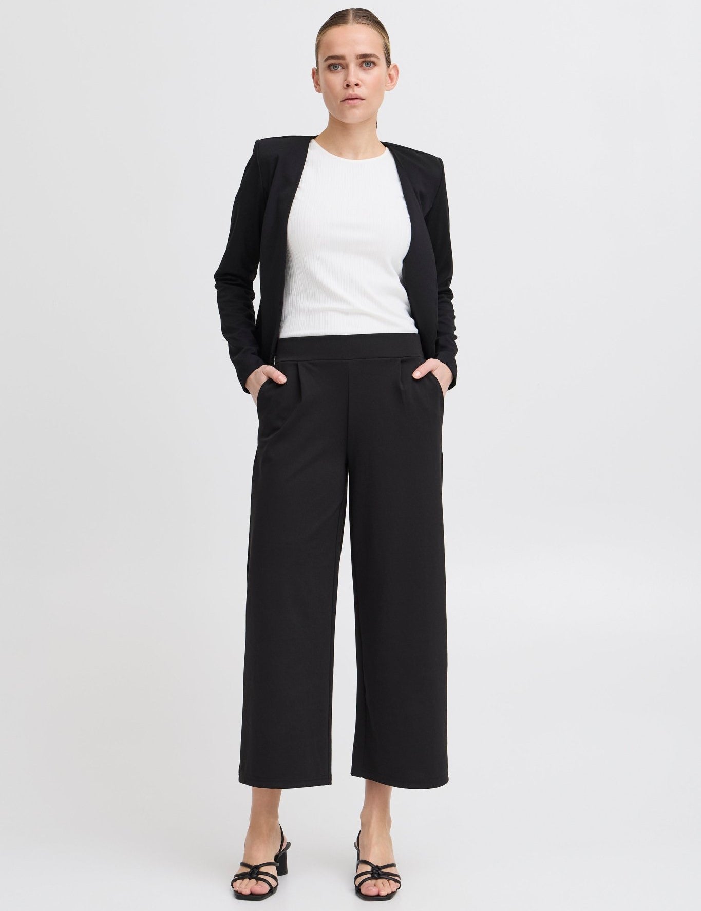 Culotte mit weitem Bein in Schwarz - Blossom Hair & Fashion