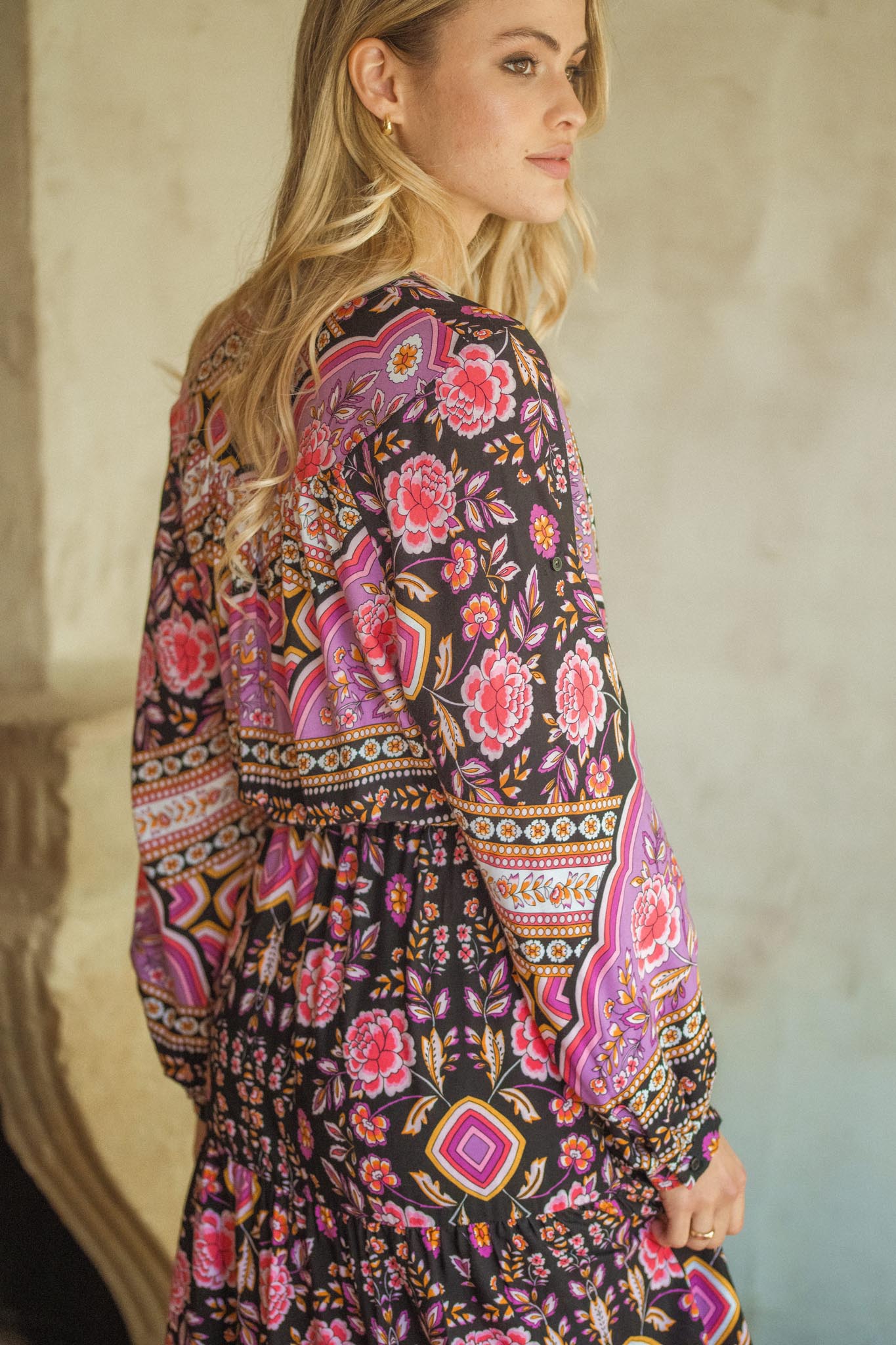 Damen Maxi Winterkleid mit Blumenmuster und langen Ärmeln - Blossom Hair & Fashion