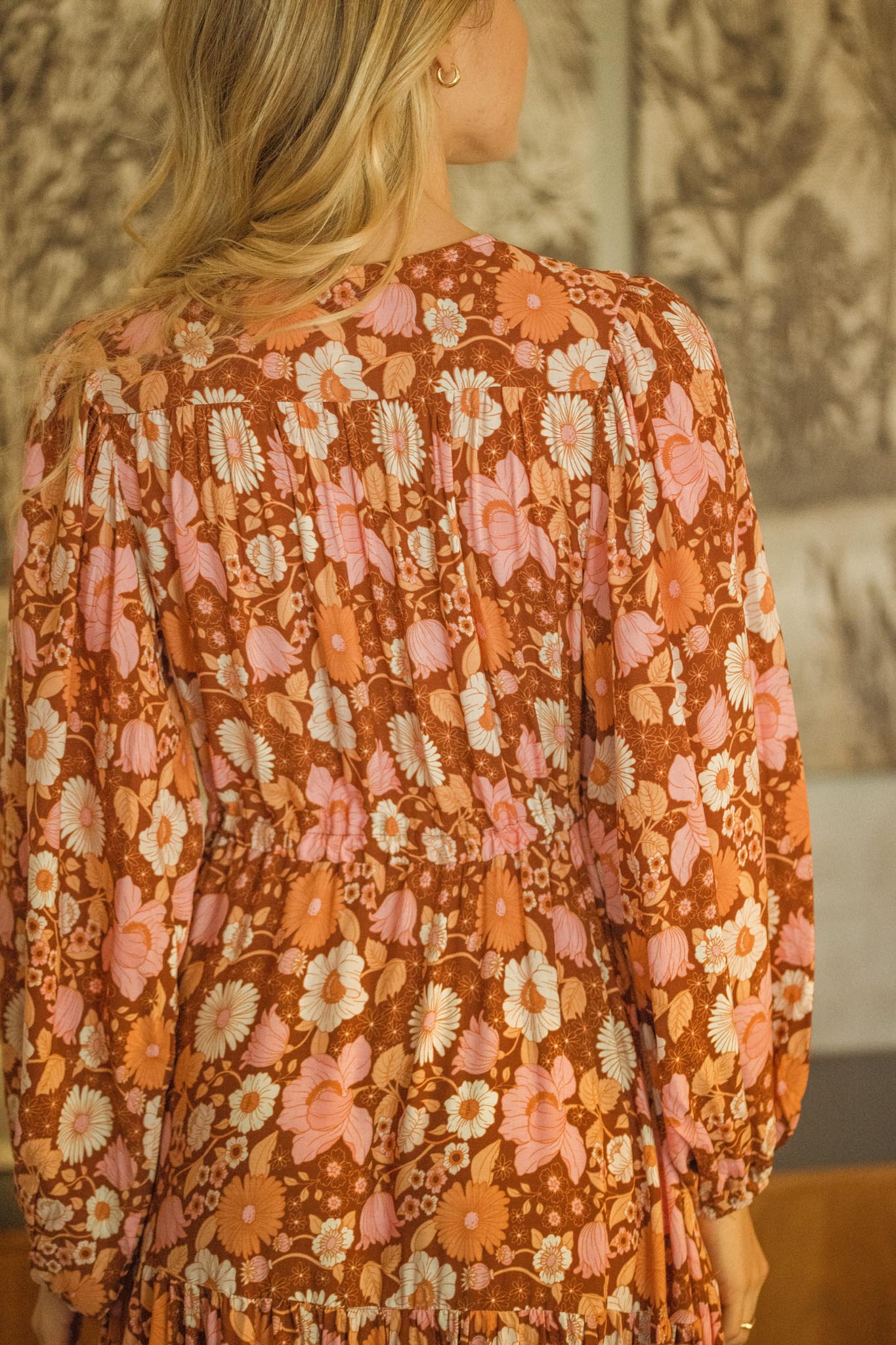 Damen Maxi Winterkleid mit Blumenprint und langen Ärmeln - Blossom Hair & Fashion