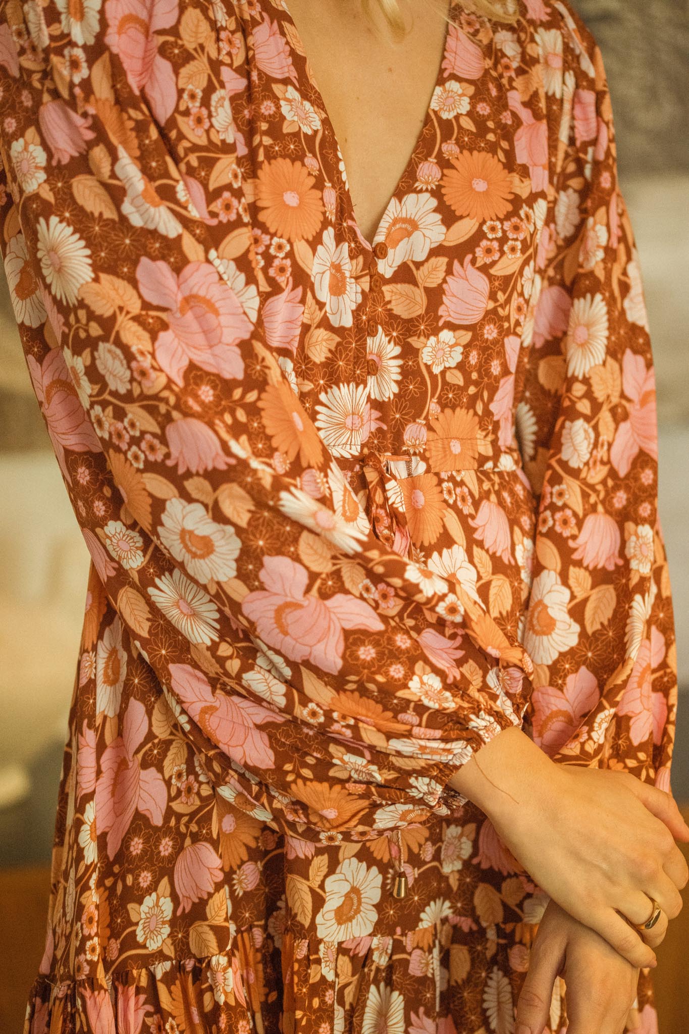 Damen Maxi Winterkleid mit Blumenprint und langen Ärmeln - Blossom Hair & Fashion