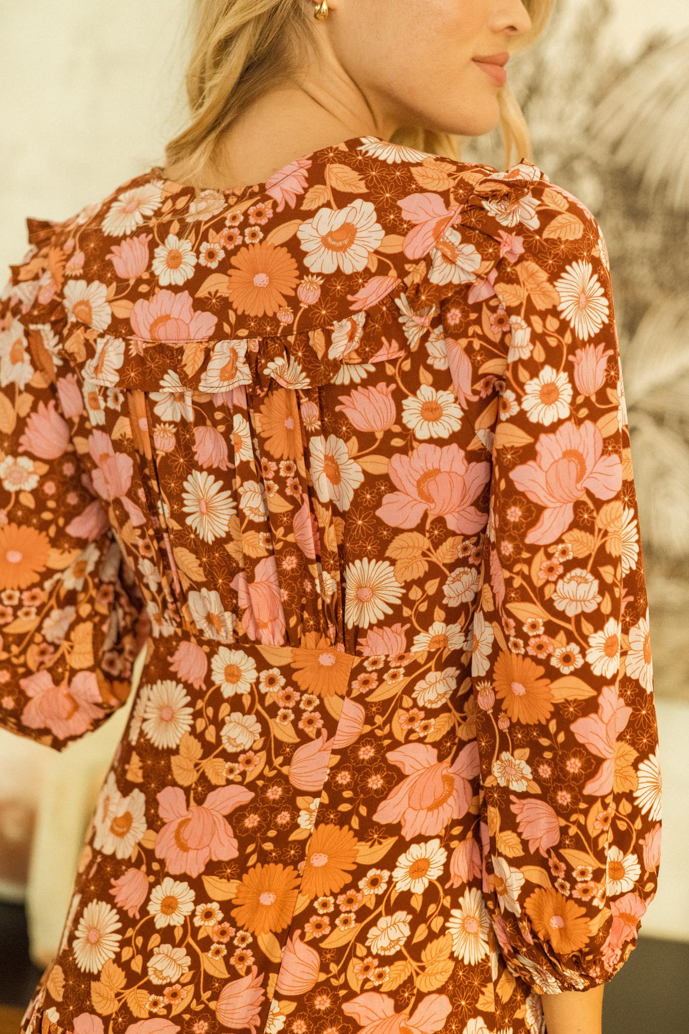 Damen Mini Winterkleid mit Blumenprint und V - Ausschnitt - Blossom Hair & Fashion