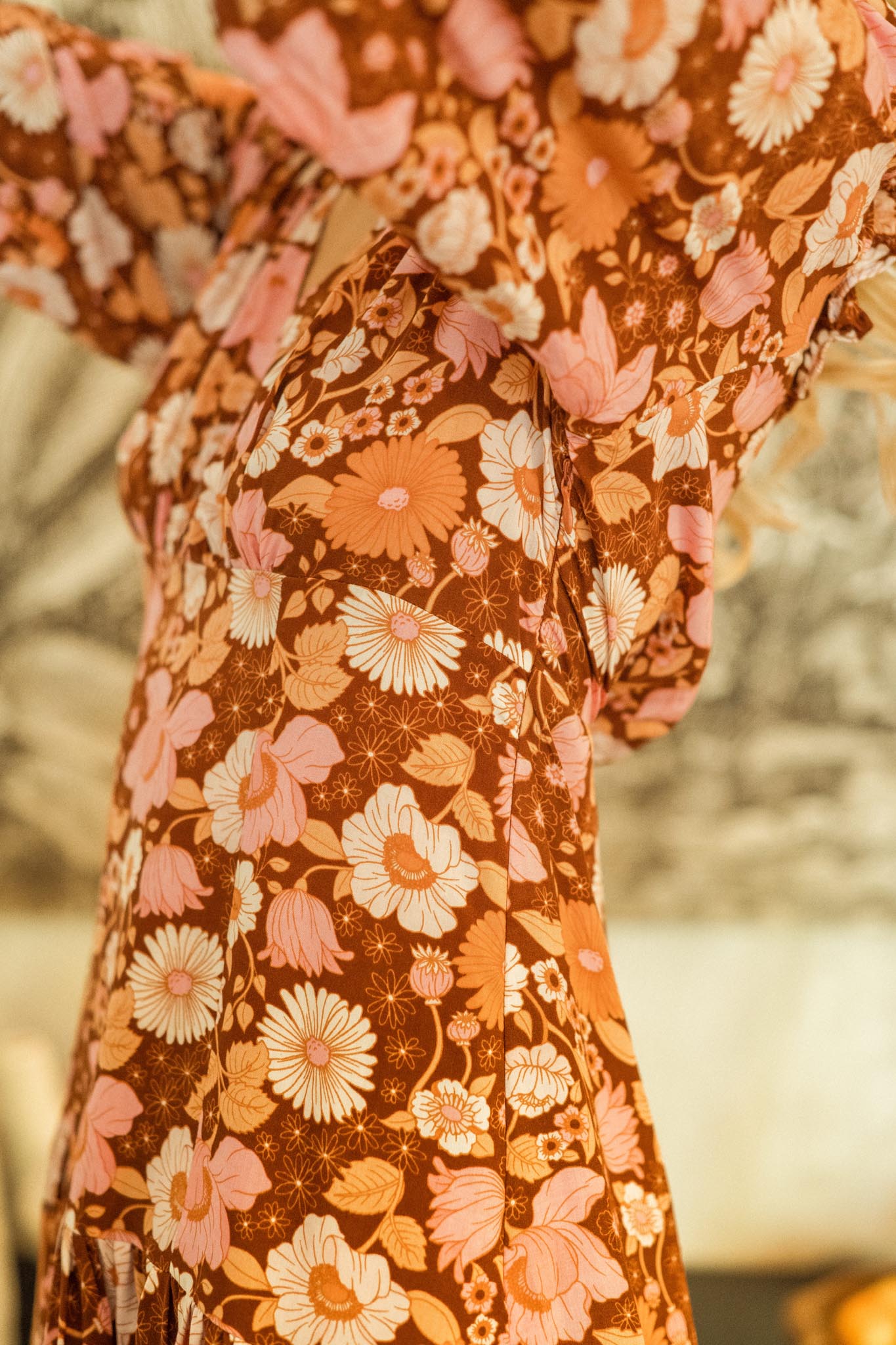 Damen Mini Winterkleid mit Blumenprint und V - Ausschnitt - Blossom Hair & Fashion