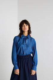 Damenbluse mit Schleife und Puffärmeln in Denim - Optik - Blossom Hair & Fashion