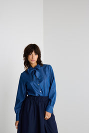 Damenbluse mit Schleife und Puffärmeln in Denim - Optik - Blossom Hair & Fashion