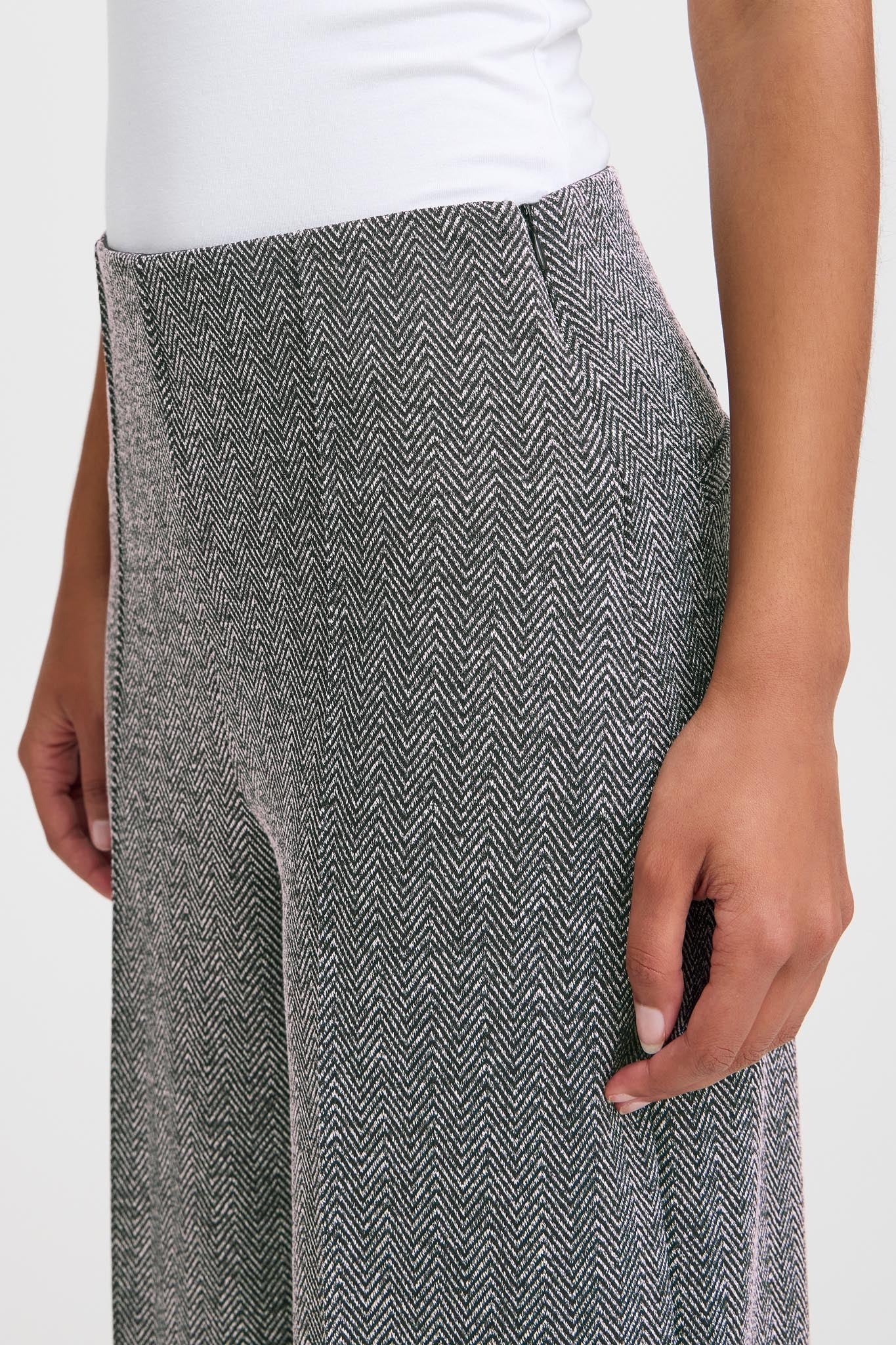 Damenhose mit Fischgrätenmuster und weitem Bein - Blossom Hair & Fashion