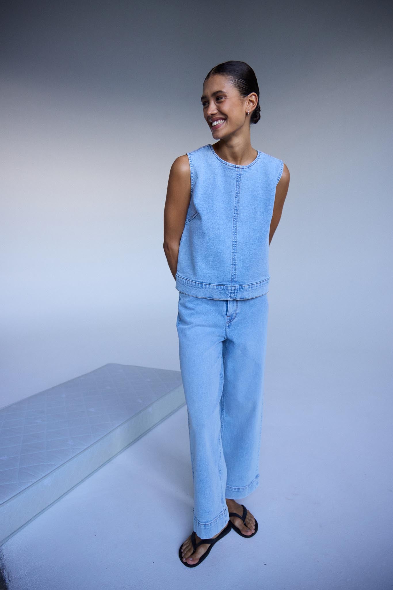 Denim Top ärmellos mit Reißverschluss hinten - Blossom Hair & Fashion