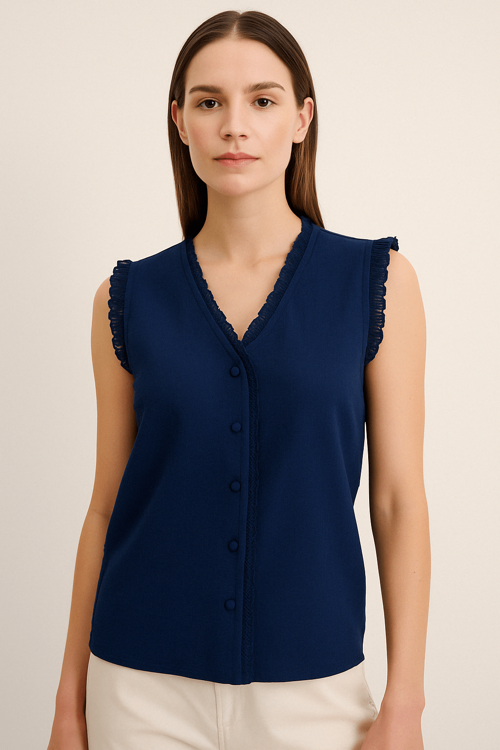 Dunkelblaue ärmellose Baumwollbluse mit Knopfleiste und Lochspitze - Blossom Hair &amp; Fashion
