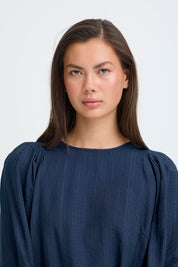 Dunkelblaue Bluse mit Strukturärmeln - Blossom Hair & Fashion