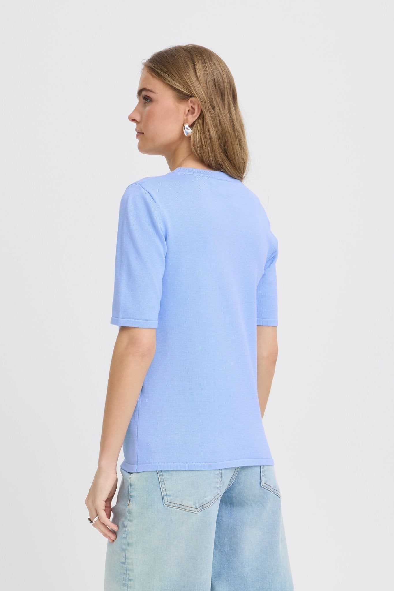 Feinstrickshirt in Hellblau mit Rundhalsausschnitt - Blossom Hair & Fashion