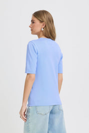 Feinstrickshirt in Hellblau mit Rundhalsausschnitt - Blossom Hair & Fashion