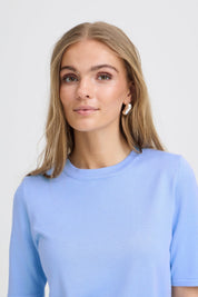 Feinstrickshirt in Hellblau mit Rundhalsausschnitt - Blossom Hair & Fashion