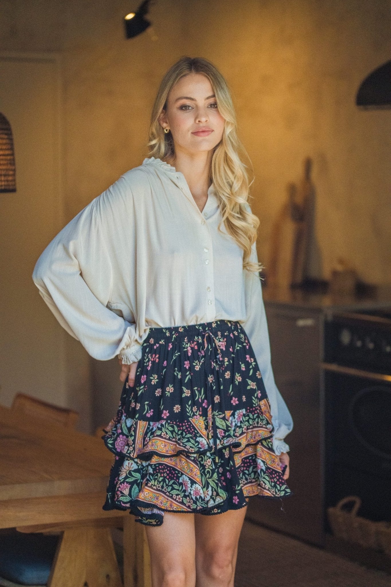Femininer Damen Minirock mit Blumenprint und Volants - Blossom Hair & Fashion