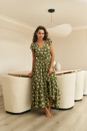 Floraler Midirock mit Knopfleiste in Khaki - Blossom Hair & Fashion