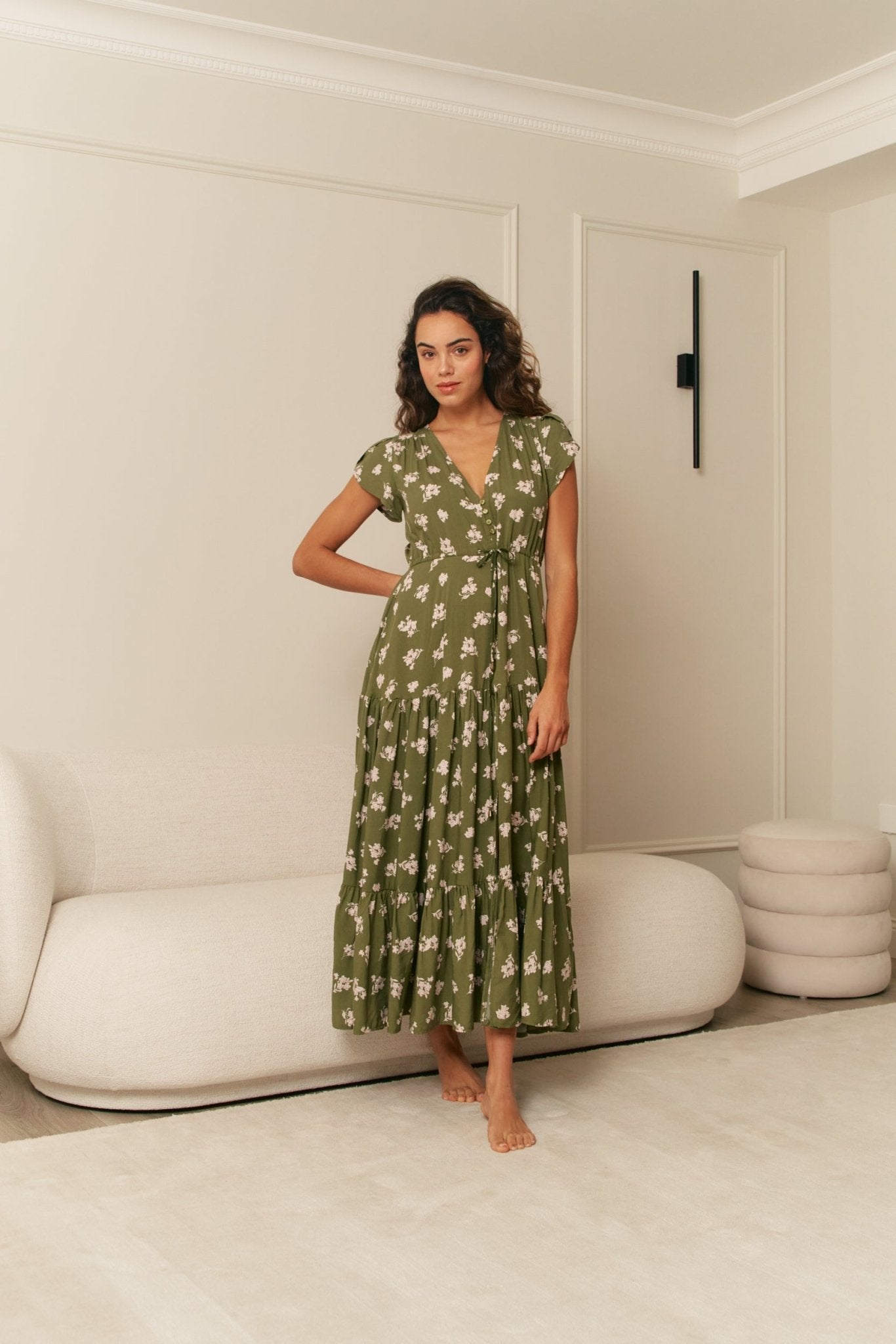 Florales Maxikleid in Khaki mit Taillenband - Blossom Hair & Fashion