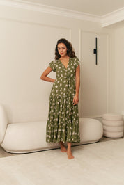 Florales Maxikleid in Khaki mit Taillenband - Blossom Hair & Fashion