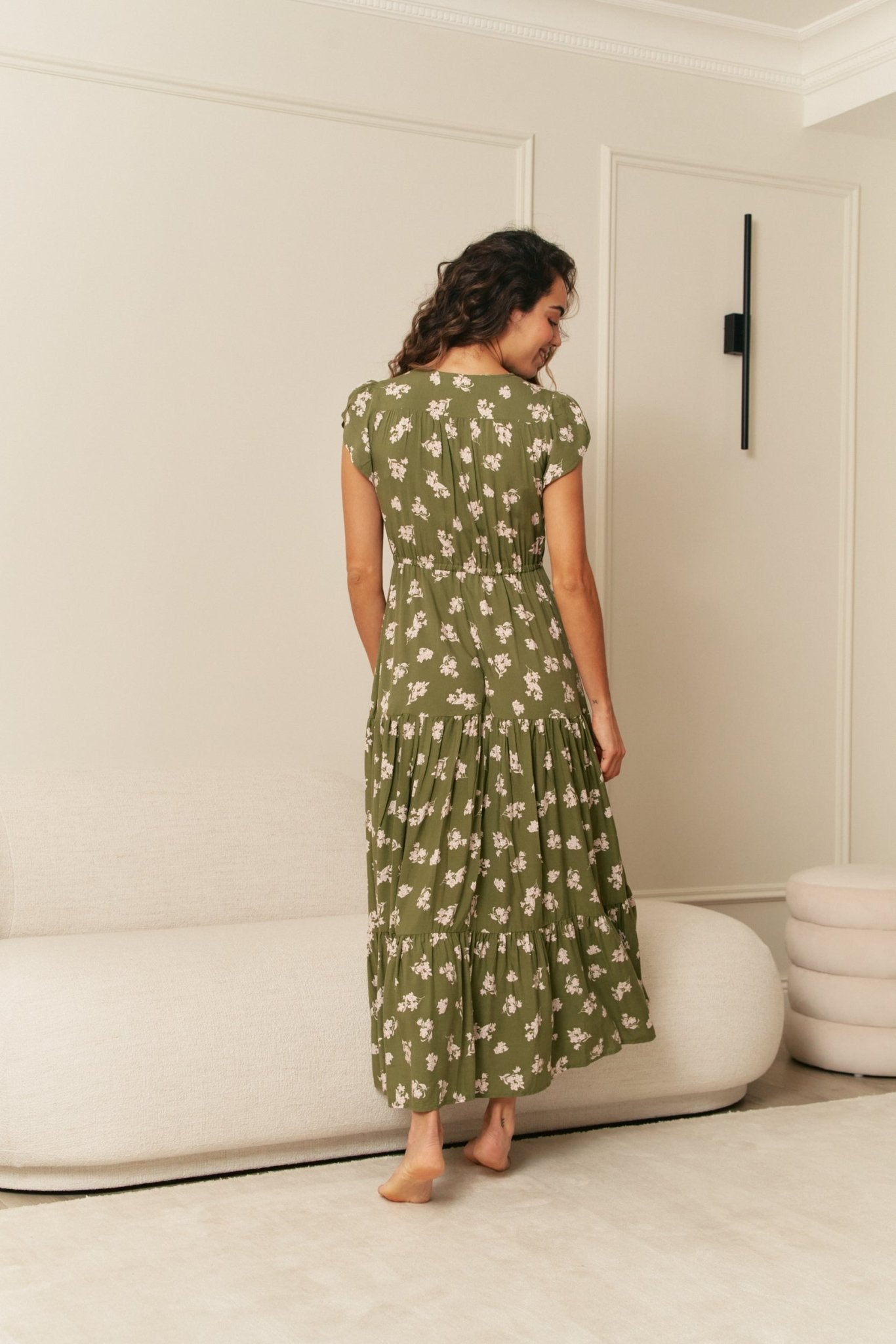 Florales Maxikleid in Khaki mit Taillenband - Blossom Hair & Fashion
