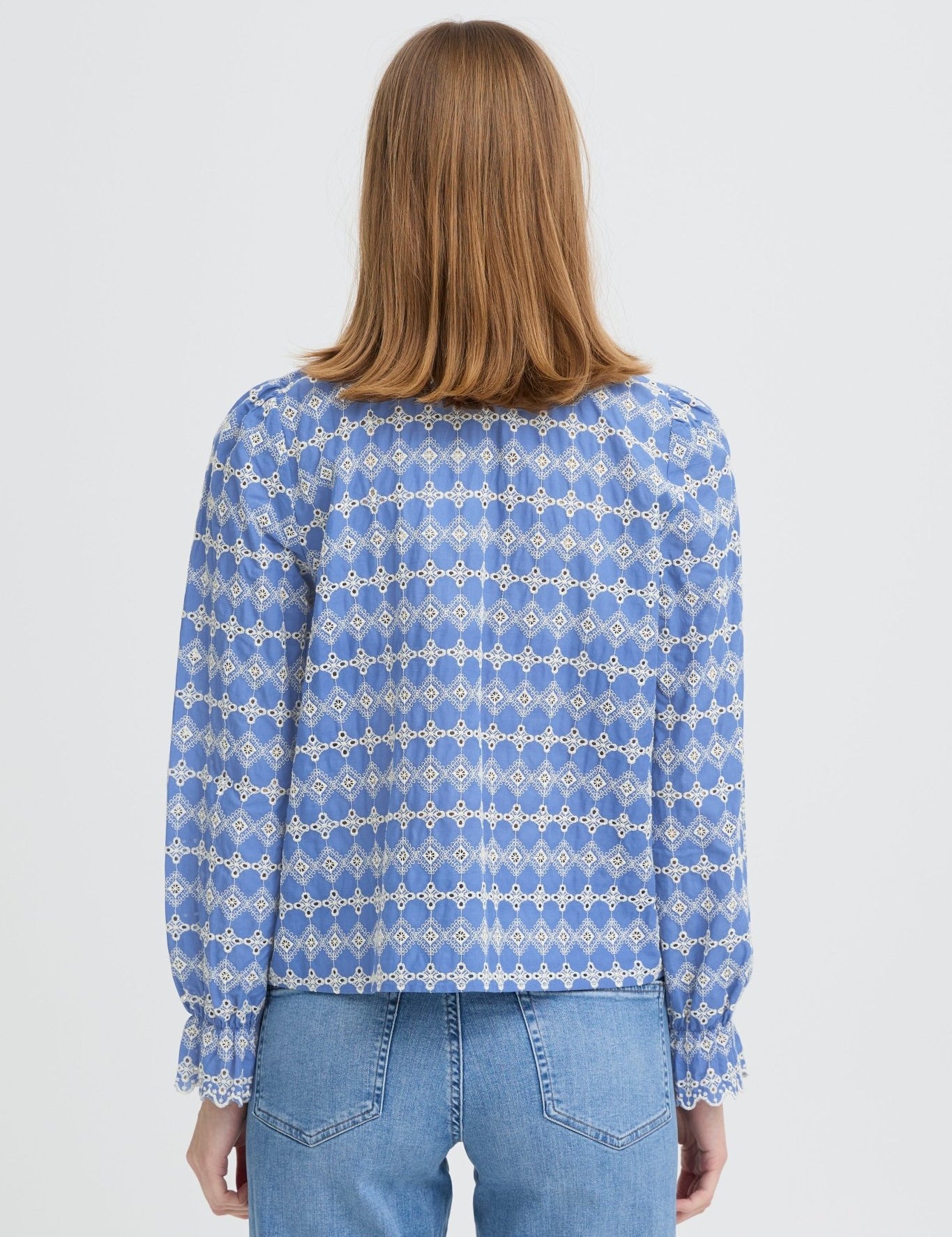 Gemusterte Bluse mit V Ausschnitt und Spitzenkante - Blossom Hair & Fashion