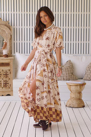 Gemustertes Maxikleid mit Bindegürtel und Schlitz - Blossom Hair & Fashion