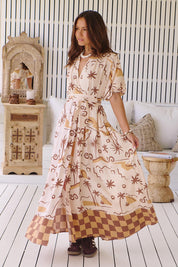 Gemustertes Maxikleid mit Bindegürtel und Schlitz - Blossom Hair & Fashion