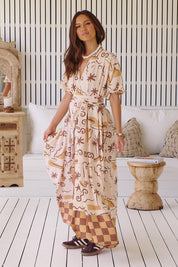 Gemustertes Maxikleid mit Bindegürtel und Schlitz - Blossom Hair & Fashion