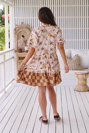 Gemustertes Stufenkleid mit V - Ausschnitt - Blossom Hair & Fashion