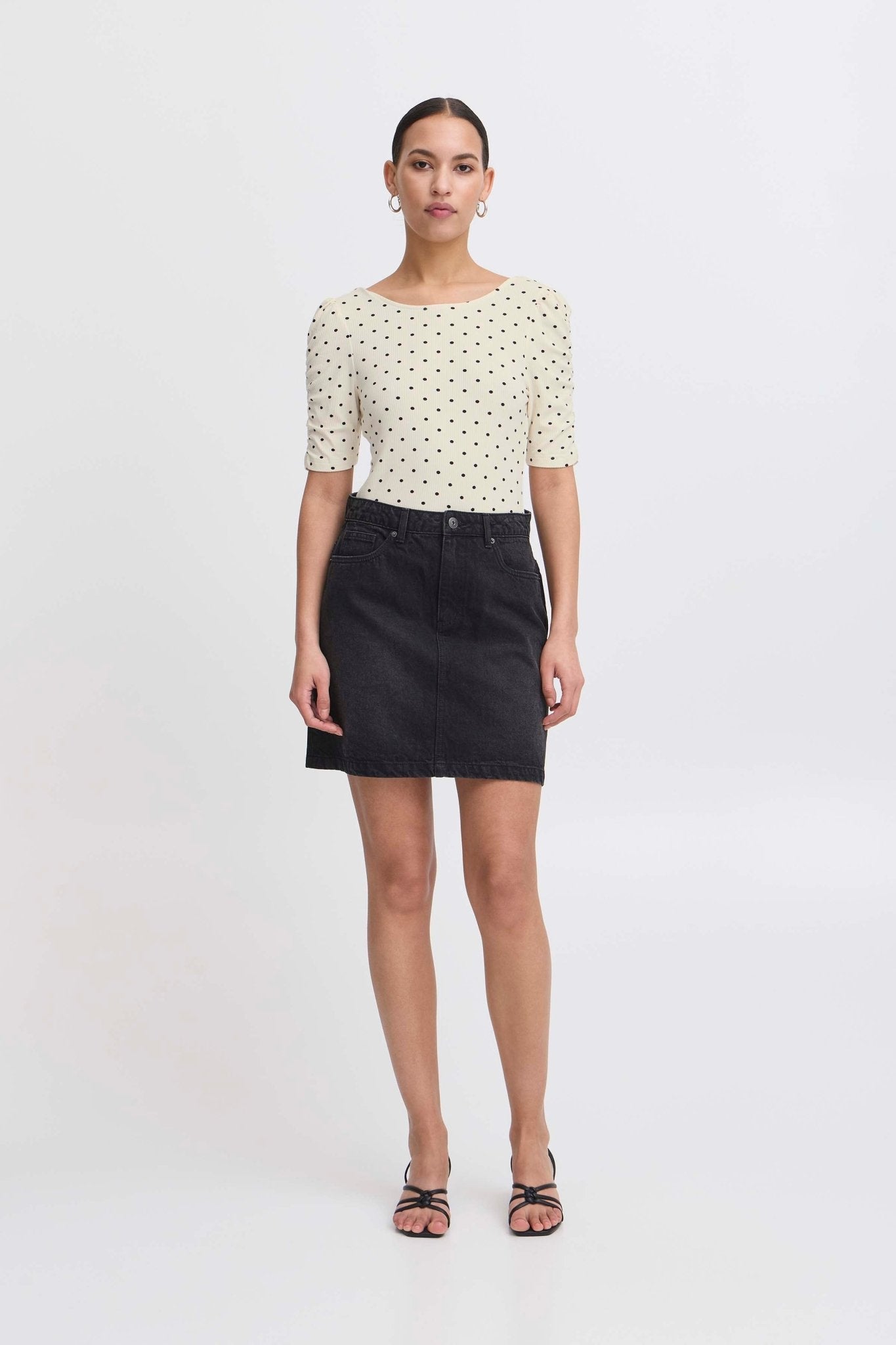 Gepunktetes Jerseyshirt mit Rundhals - Blossom Hair & Fashion