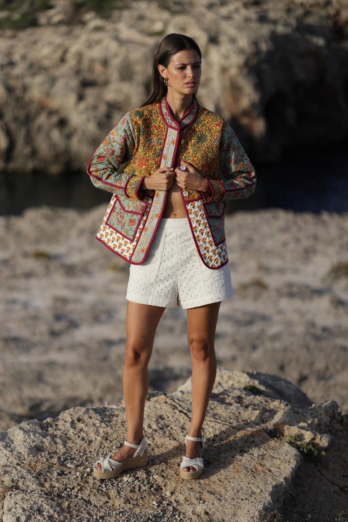 Gestepptes Kurzjacke mit Ethno - Print – Boho - Chic für Damen - Blossom Hair & Fashion